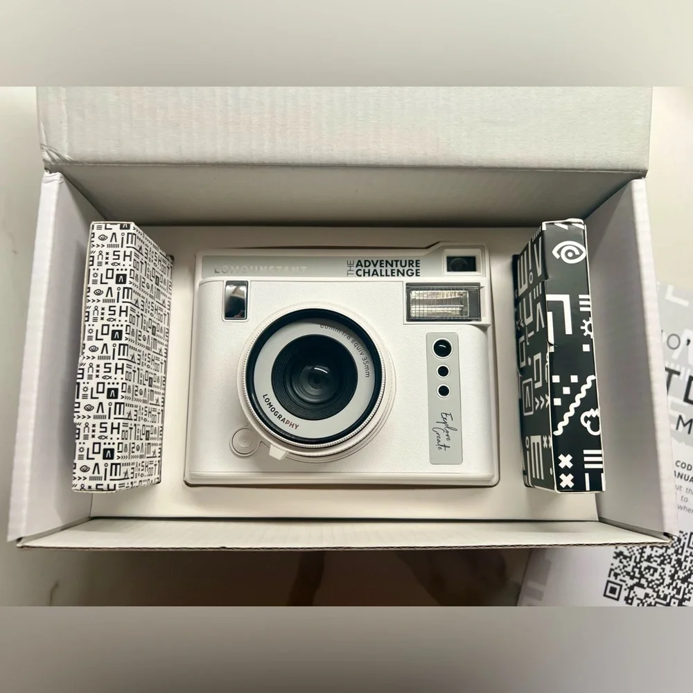 NIB lomography x The Adventure Challenge Lomo’Instant Automat Camera, White - Picture 2 of 11